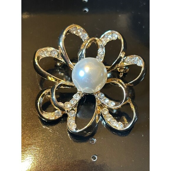 Jaclyn Smith Silver Tone and Rhinestone Crystal Brooch - Picture 2 of 2